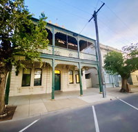 Entire Townhouse in Heart of Echuca's Port CBD - 15 guest capacity - Accommodation Brunswick Heads