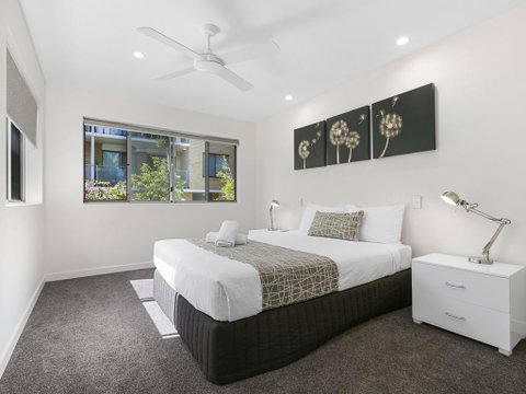 Exquisite Penthouse With Views To Laguna Bay - Unit 3 Taralla 18 Edgar Bennett Avenue - Accommodation Brunswick Heads 2