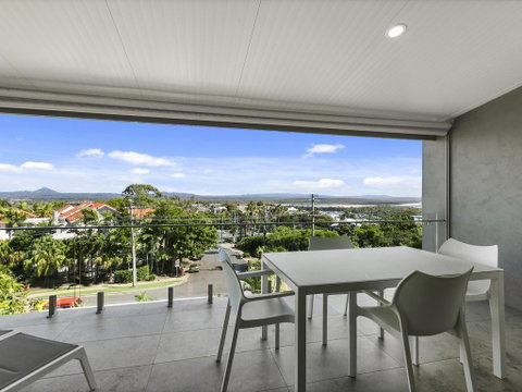 Exquisite Penthouse With Views To Laguna Bay - Unit 3 Taralla 18 Edgar Bennett Avenue - Accommodation Brunswick Heads 0