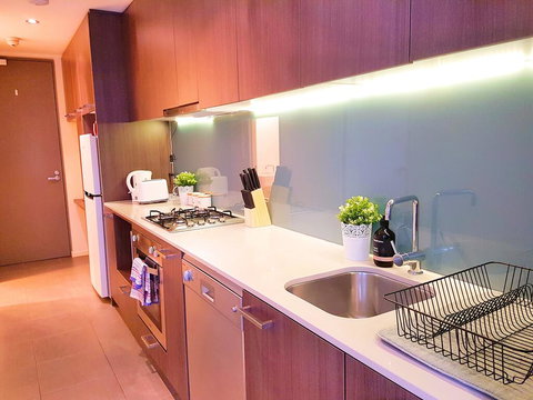 FITZROY FANTASTIC 1BR APT With FREE WINE, NETFLIX, WIFI, Close To TRAMS, COLES - Accommodation Brunswick Heads 2