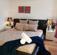 GIRLS ONLY. Large bedroom with KING bed close to everything - Accommodation Brunswick Heads