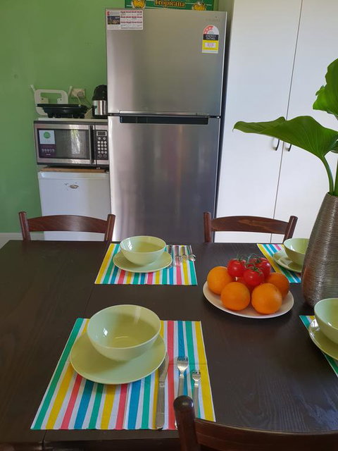 GIRLS ONLY. Large Bedroom With KING Bed, Close To Everything - Accommodation Brunswick Heads 3