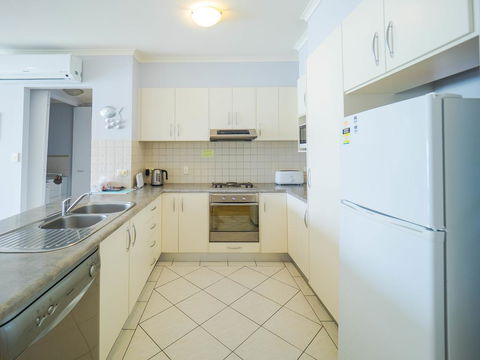 Glenelg Beachside Luxury Apartments - Accommodation Brunswick Heads 3