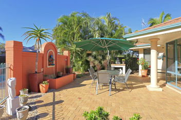Golden Cane Bed & Breakfast with Accommodation Brunswick Heads