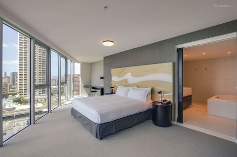 H Ocean View In Surfers Paradise - Accommodation Brunswick Heads 2