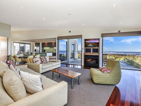 HEARN'S BEACHSIDE VILLA 9 - Accommodation Brunswick Heads 2