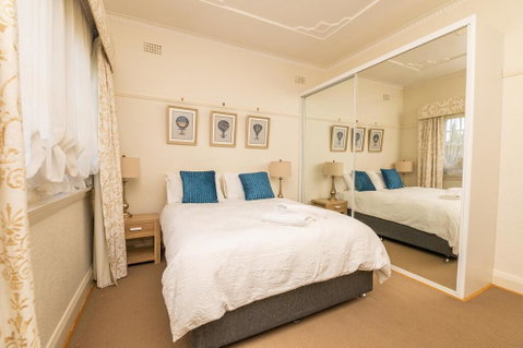 Hillside Cottage  Comfy, Spacious, Walk To CBD & Stannies - Accommodation Brunswick Heads 3