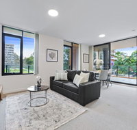 HomeHotel walking distance to Train and Westfield. - Accommodation Brunswick Heads