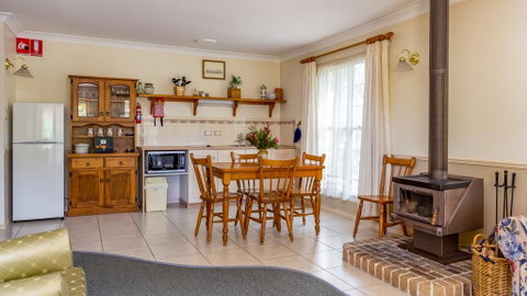 Honeysuckle Cottages - Accommodation Brunswick Heads 2