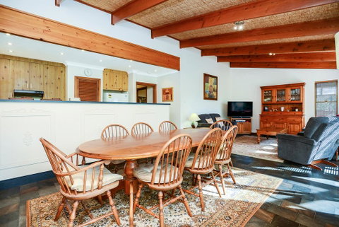 Kestrel Lodge Port Willunga - Accommodation Brunswick Heads 2