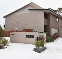 Khione 1 - Modern  spacious with views towards Lake Jindabyne  the mountains beyond - Accommodation Brunswick Heads