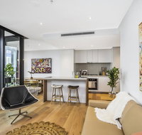KOZYGURU FORTITUDE VALLEY DESIGNER GRADE 2 BED APT FREE PARKING QFV179-1401 - Accommodation Brunswick Heads