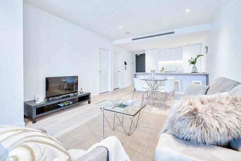 KOZYGURU FORTITUDE VALLEY HIGH LEVEL 2 BED APT + FREE PARKING QFV179-2612 - Accommodation Brunswick Heads 2