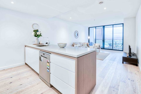 KOZYGURU FORTITUDE VALLEY HIGH LEVEL 2 BED APT + FREE PARKING QFV179-2612 - Accommodation Brunswick Heads 1