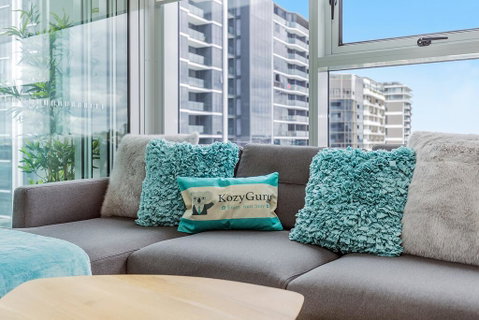 KOZYGURU NEWSTEAD DESIGNER 2 BED APT FREE PARKING POOL + GYM QNE088 - Accommodation Brunswick Heads 2