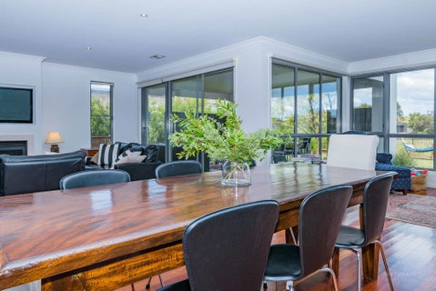 Lahinch Mews - Family Bookings Only - Accommodation Brunswick Heads 3