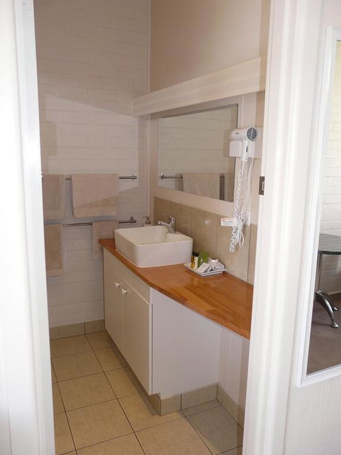 Lake Bolac Motel - Accommodation Brunswick Heads 2