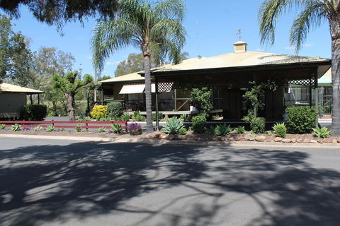 Lake Forbes Motel - Accommodation Brunswick Heads 0
