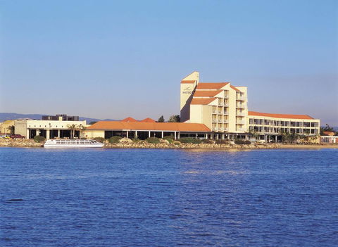 Lakes Hotel - Accommodation Brunswick Heads 0