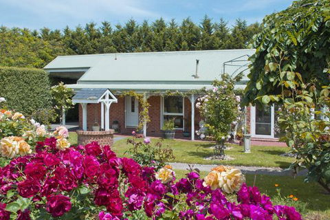 Lakeside Cottage Luxury B&B - Accommodation Brunswick Heads 1