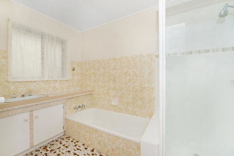 Large Family Waterfront Home With Room For A Boat - Welsby Pde, Bongaree - Accommodation Brunswick Heads 1