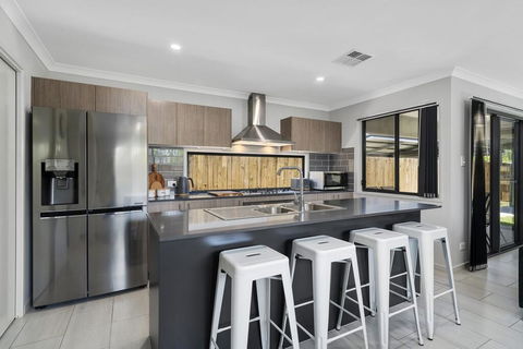 LAVISH BEACH HOUSE ON THE SURF SIDE! - Accommodation Brunswick Heads 3