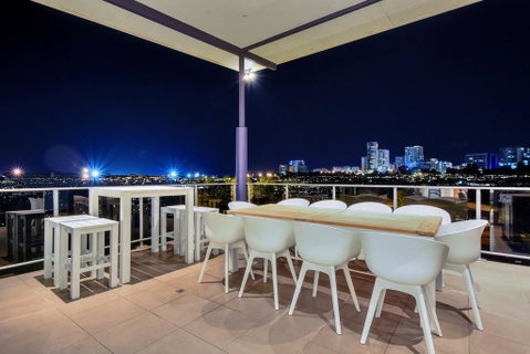 Luxury Darwin City Lights Jacuzzi Central Location Large House New Furnishings - Accommodation Brunswick Heads 0