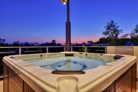 Luxury Darwin City Lights Jacuzzi Central Location Large House New Furnishings - Accommodation Brunswick Heads 3