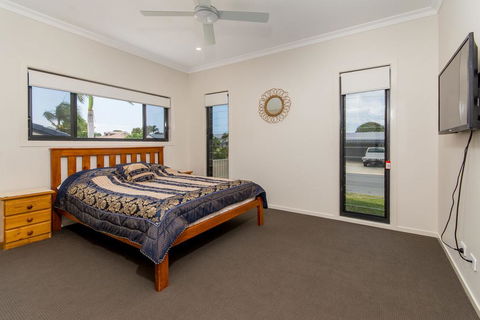 Luxury Waterfront Family Entertainer On Dolphin - Accommodation Brunswick Heads 2