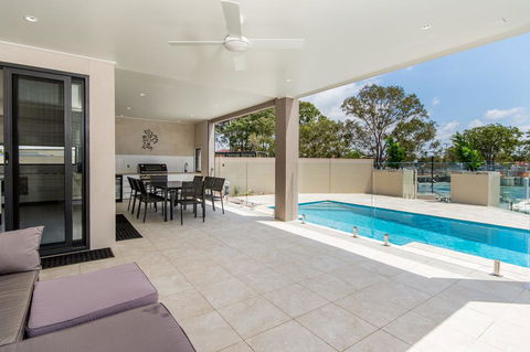 Luxury Waterfront Family Entertainer On Dolphin - Accommodation Brunswick Heads 1