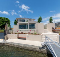 Luxury Waterfront Family Entertainer on Dolphin - Accommodation Brunswick Heads
