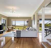 LUXURY WATERFRONT FAMILY HOME-TASMANIA I-L'Abode - Accommodation Brunswick Heads