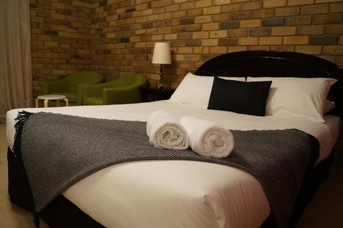 Magdala Motor Lodge & Lakeside Restaurant - Accommodation Brunswick Heads 0