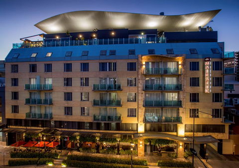 Majestic Roof Garden Hotel - Accommodation Brunswick Heads 2