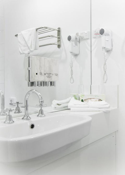 Miami Hotel Melbourne - Accommodation Brunswick Heads 3