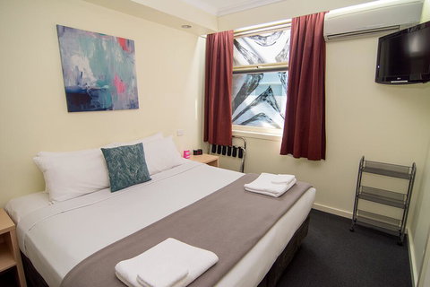 Miami Hotel Melbourne - Accommodation Brunswick Heads 1