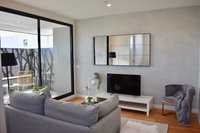 Modern and Elegant Apartment Near The Beach