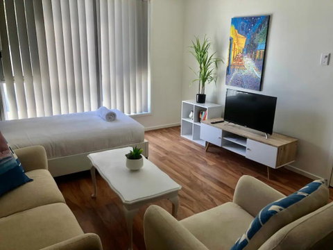 Modern Unit Near To Surfers Paradise - Accommodation Brunswick Heads 0