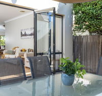 MOMENTS FROM BRADDON  ANU SPACIOUS and RELAXED - Accommodation Brunswick Heads