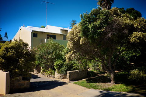 Cottesloe Artist's Beach Retreat - Accommodation Brunswick Heads 4