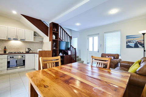Fremantle Townhouse U/5 - Accommodation Brunswick Heads 2