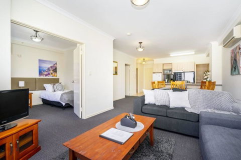 Oversized Eastend Sleeps 6 Free PARKING+POOL WIFI - Accommodation Brunswick Heads 42