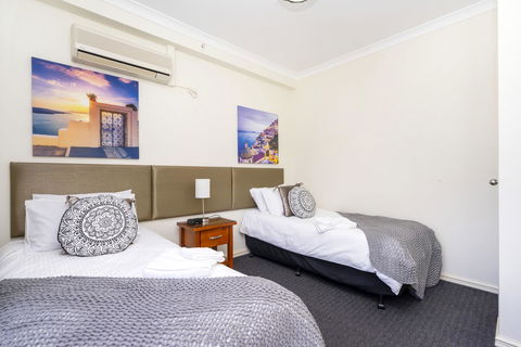 Oversized Eastend Sleeps 6 Free PARKING+POOL WIFI - Accommodation Brunswick Heads 19