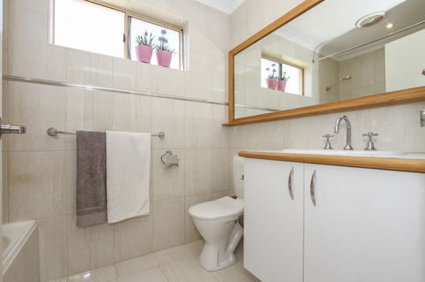Leederville Townhouse - Accommodation Brunswick Heads 5