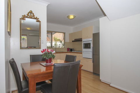 Leederville Townhouse - Accommodation Brunswick Heads 1
