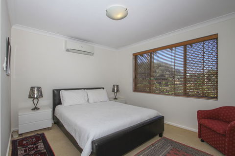 Leederville Townhouse - Accommodation Brunswick Heads 4