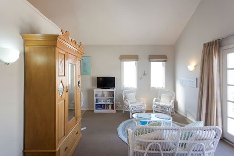 Fremantle Local Beach Studio - Accommodation Brunswick Heads 2