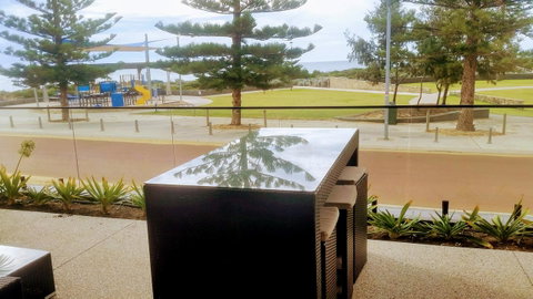 Mandurah Beach Front Apartment - Accommodation Brunswick Heads 14