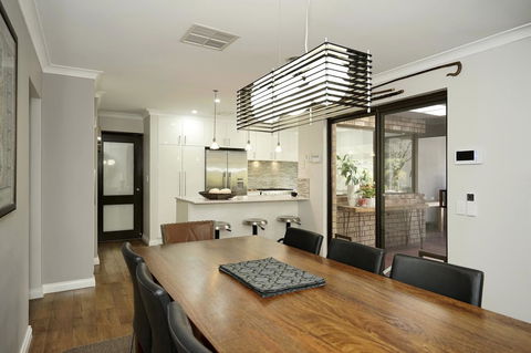 Marcus Villa Booragoon - Accommodation Brunswick Heads 13