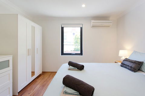 Monument Hill Townhouse - Fremantle - Accommodation Brunswick Heads 7